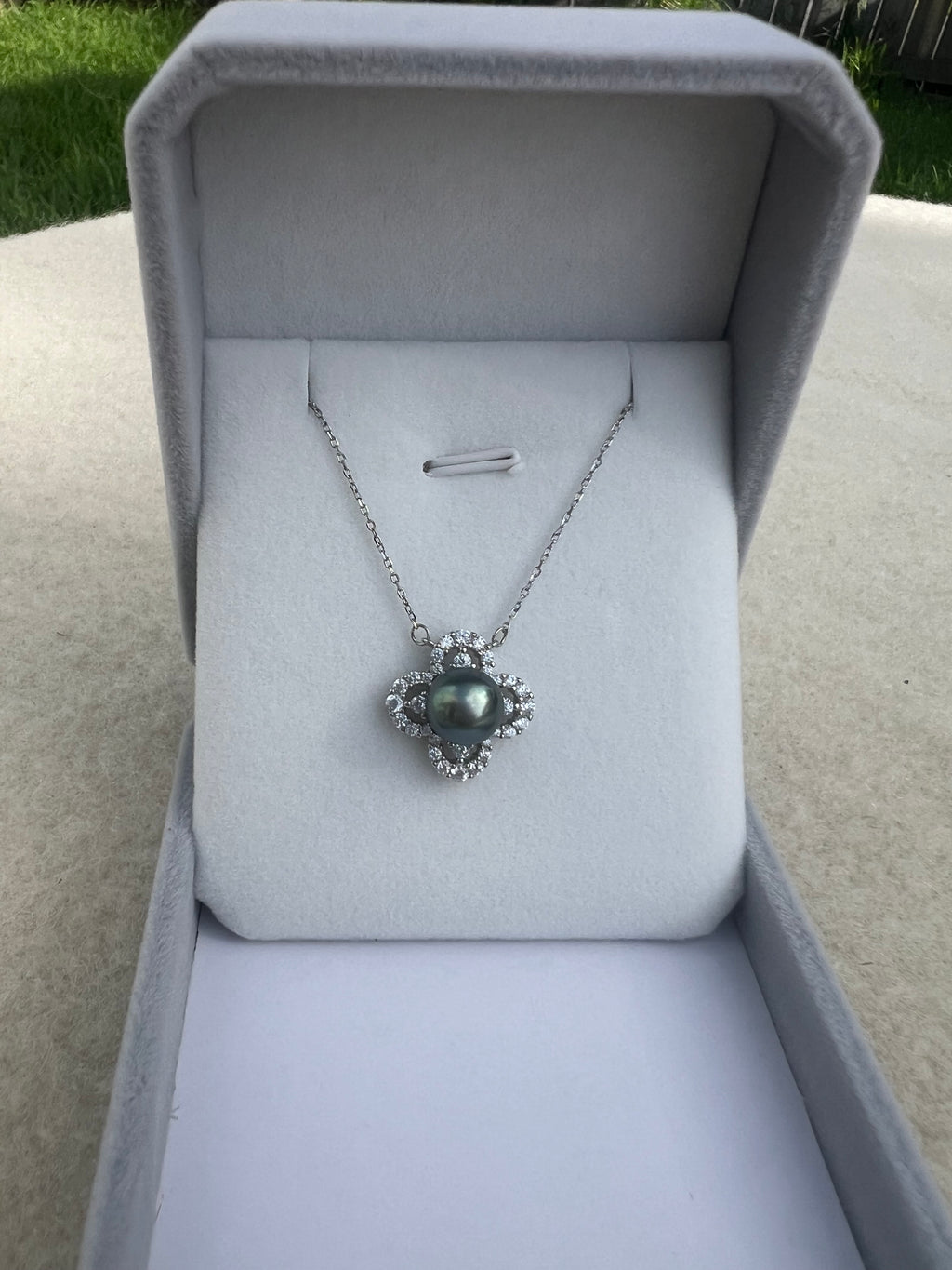 Tahitian Pearl Clover Design Pendant Necklace - 8-9mm