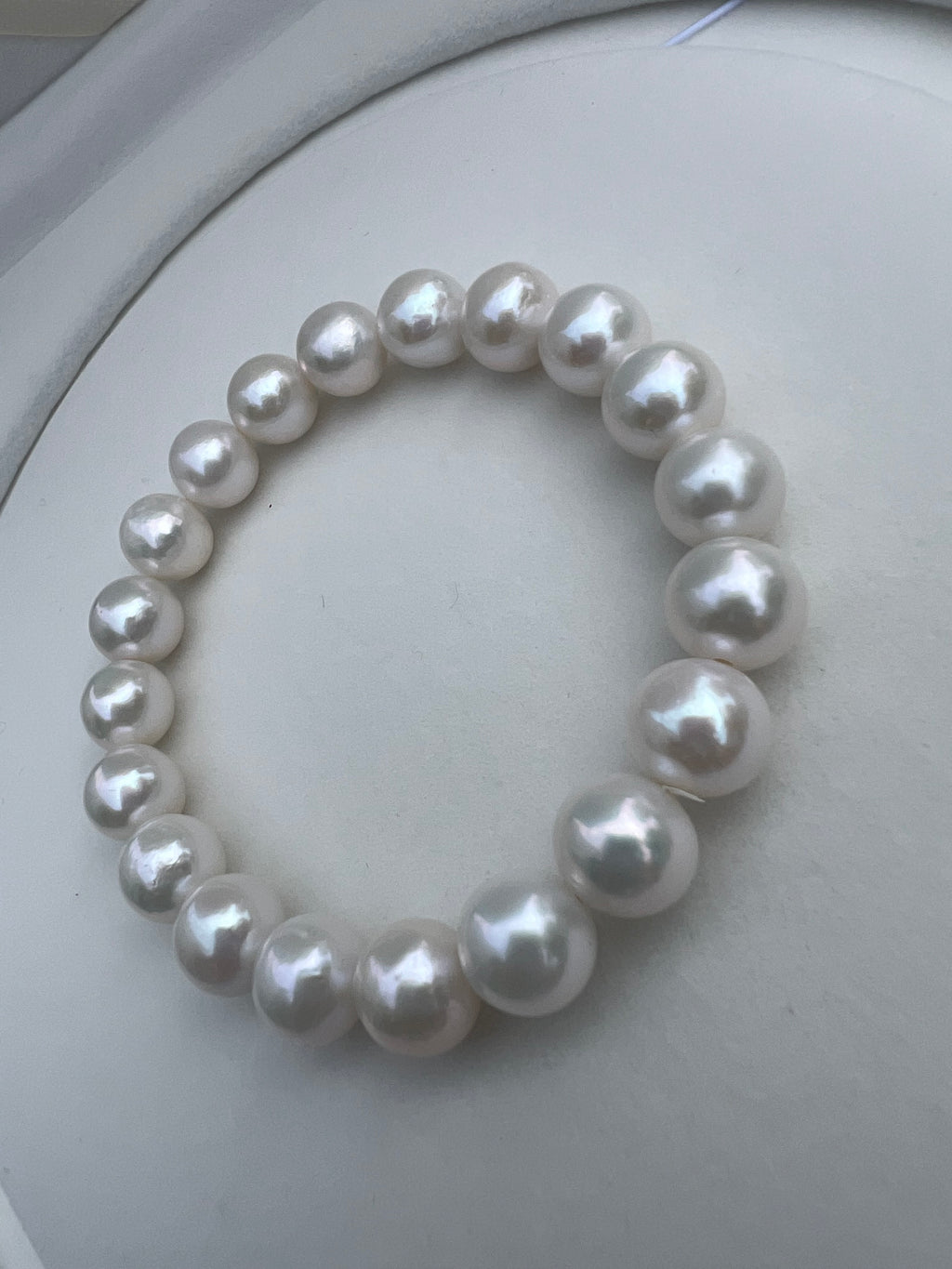 White Freshwater Pearl Stretch Bracelet - 10-11mm