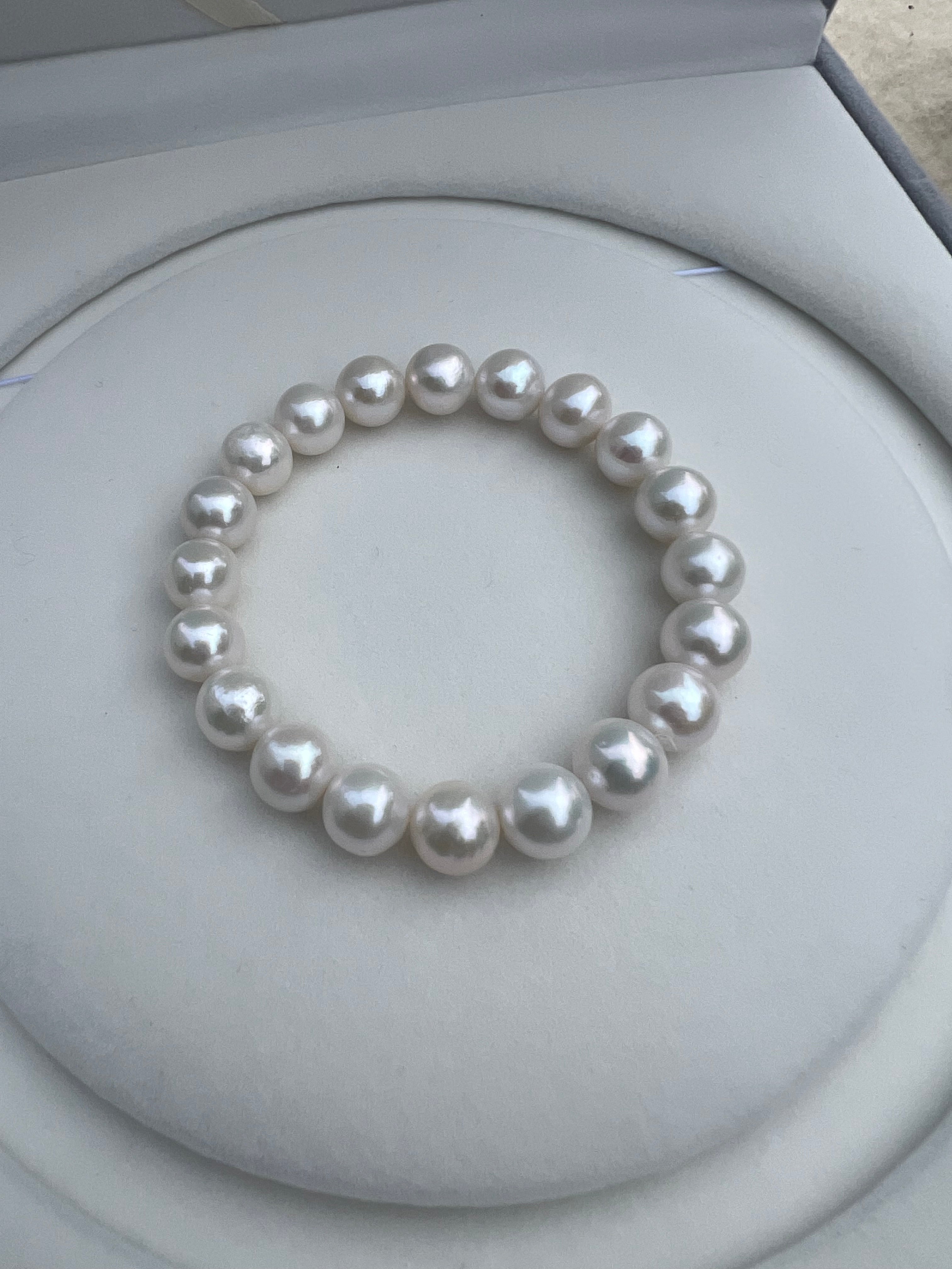 White Freshwater Pearl Stretch Bracelet - 10-11mm