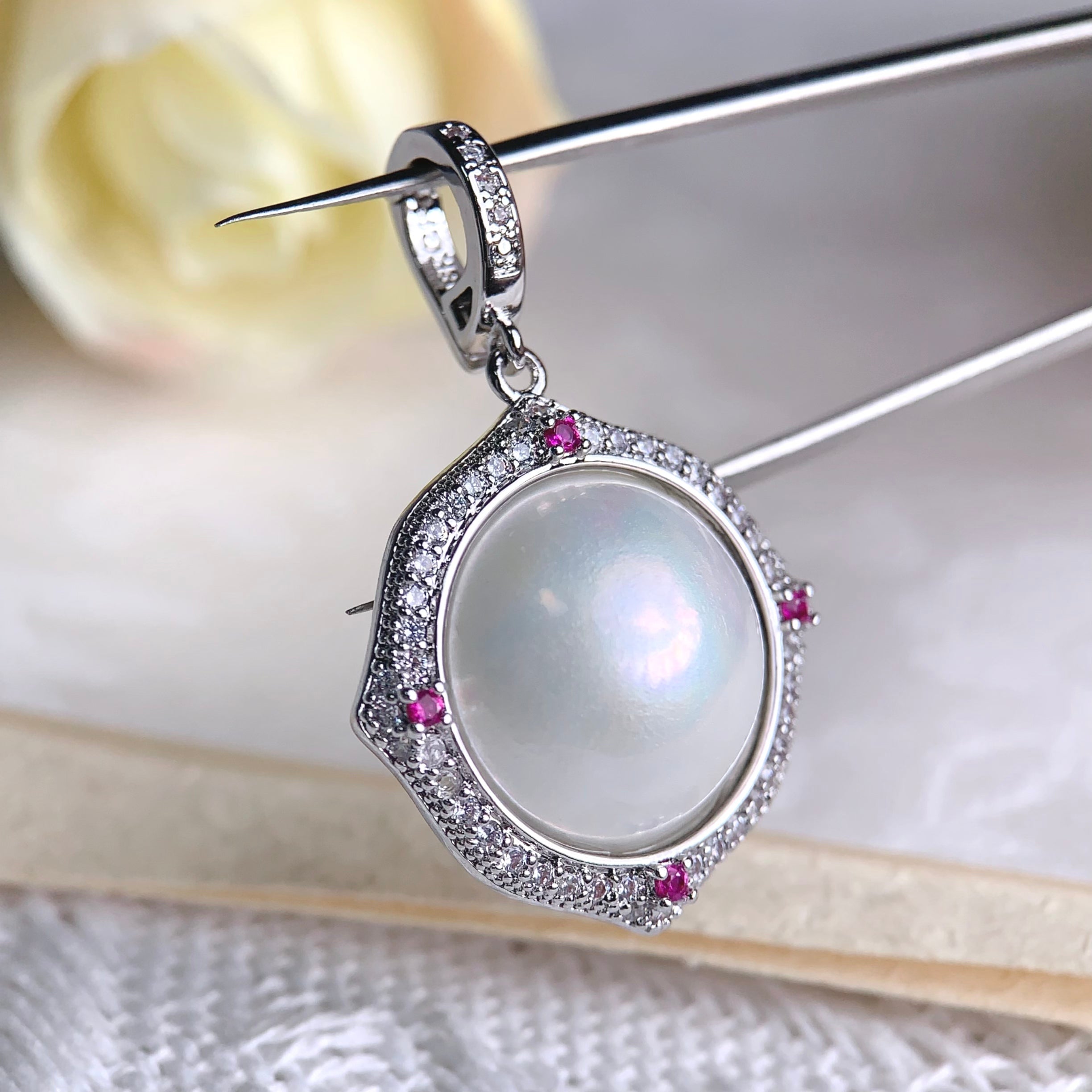 White Saltwater Mabe Pearl Pendant Necklace